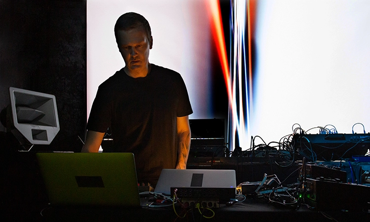 Tom Hall playing live photo